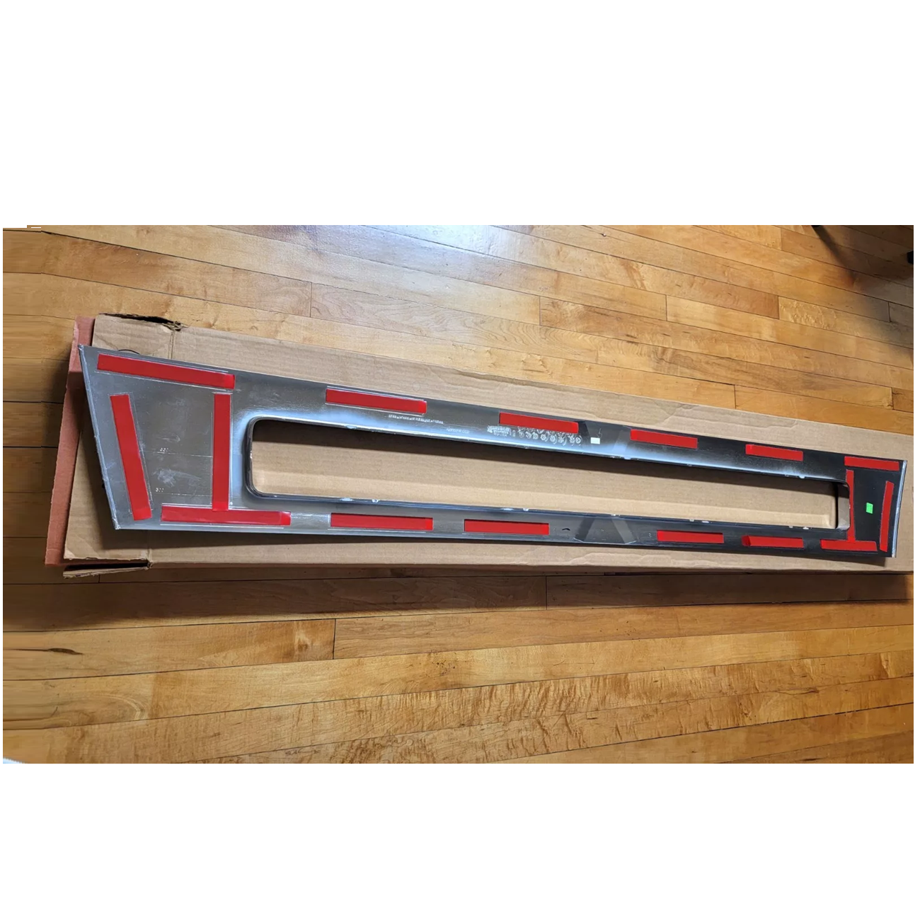 Volvo VNL 2004-2015 Bumper center Stripe cover, chrome center bumper trim
