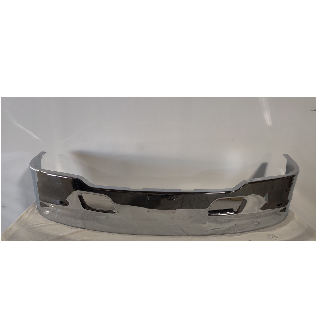 Kenworth t680 2013-2021 17'' stainless steel bumper without fog lights hole