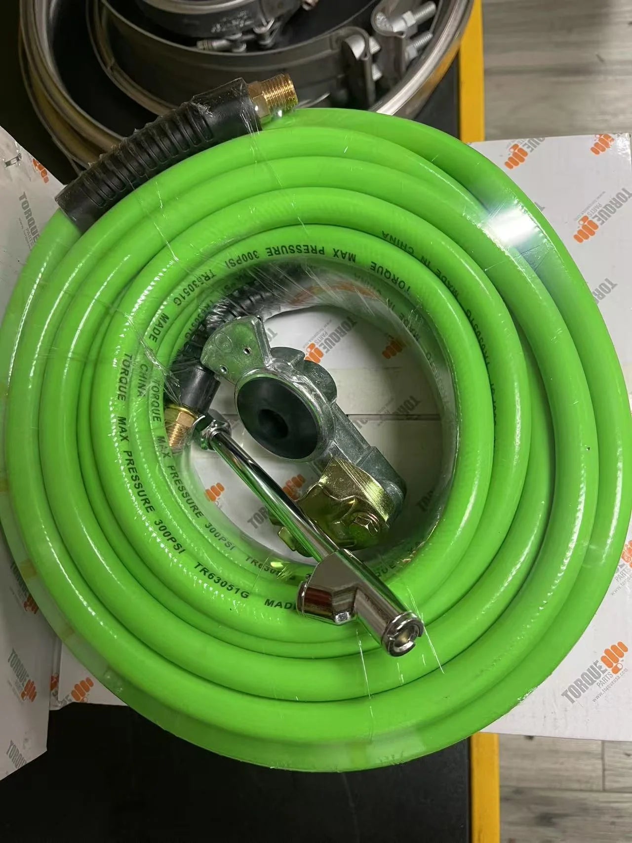 Heavy-Duty Truck Tire Inflator Kit (300 PSI) - 3/8" 50ft Hybrid Hose + Universal Glad Hand + Dual Foot Chuck (TR63051G)